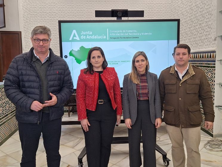 La delegada de Fomento presenta a los empresarios locales el borrador ...